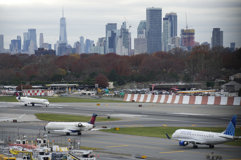 AP-NORC Poll: Most Americans say air travel is safe despite recent scares | News, Sports, Jobs - Vimarsana News